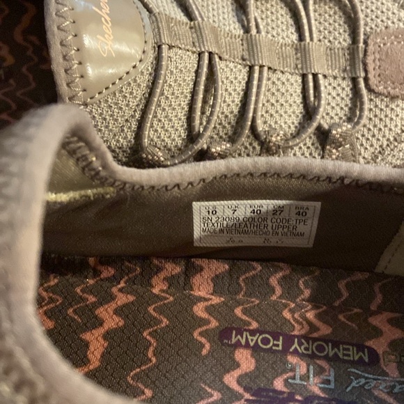 Skechers Women's sz 10 Relaxed Fit, Air Cooled Memory Foam Sneakers - Picture 9 of 11